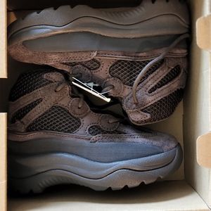 Yeezy DSRT Boots